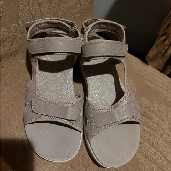 Clarks Women's Sandals - Cream - Picture 2 of 16